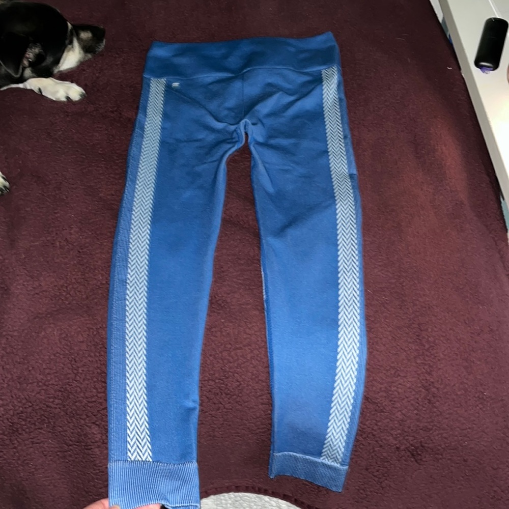 Blue Fabletics yoga leggings size medium gently worn